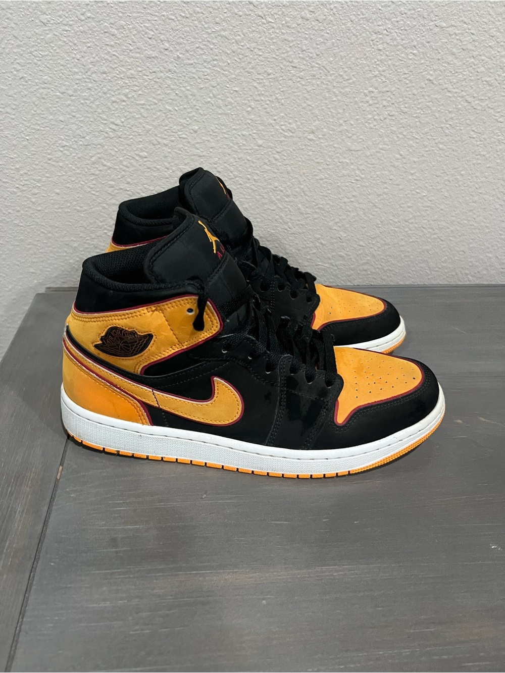 Nike Air Jordan 1 Mid SE Men's High-Top Sneakers in Black and Vivid Orange - Picture 2 of 8